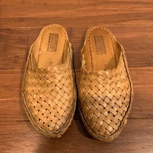mohinders slides size 6
